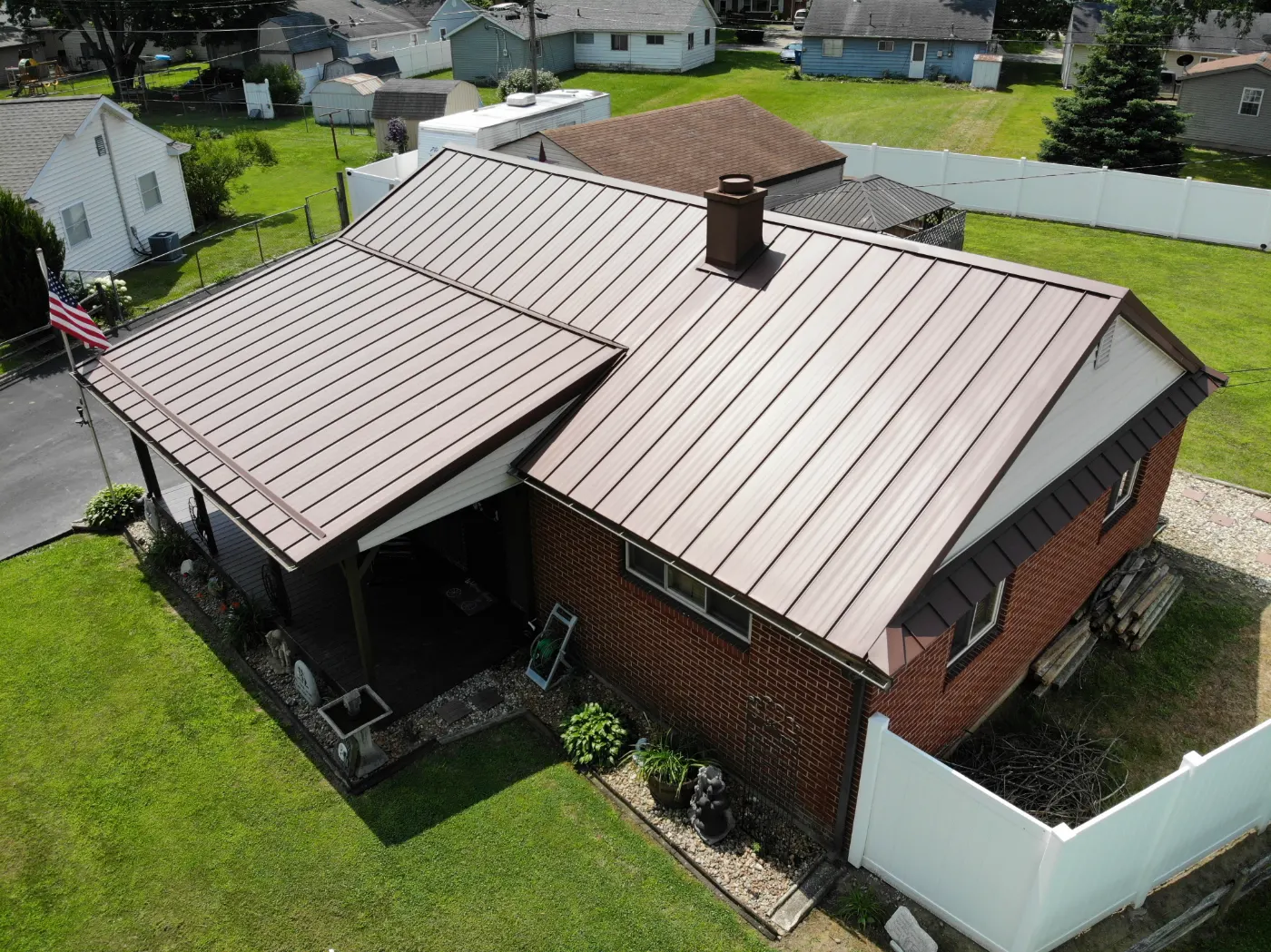 Manufacturer-certified roof installation in Lochaven of Noblesville